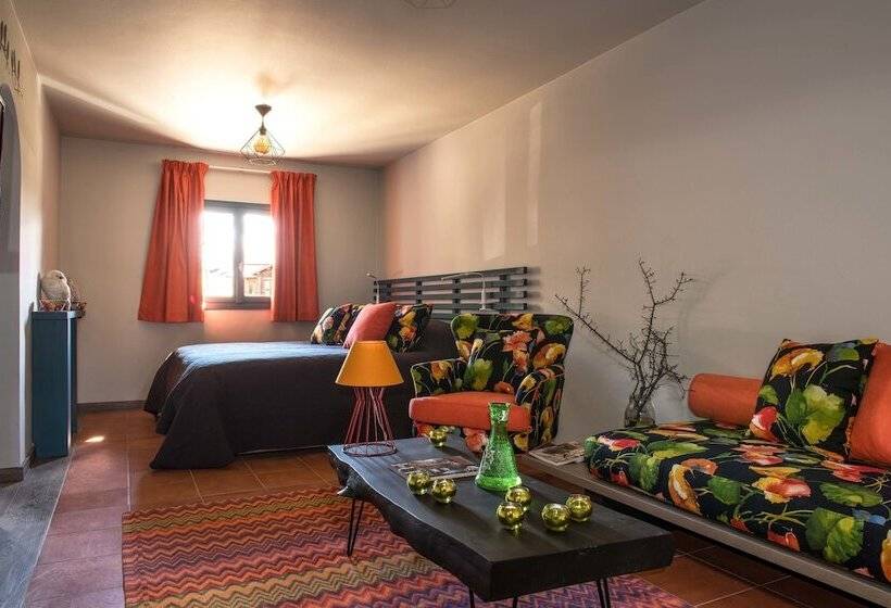 سوییت جونیور, La Maison Des Cèdres