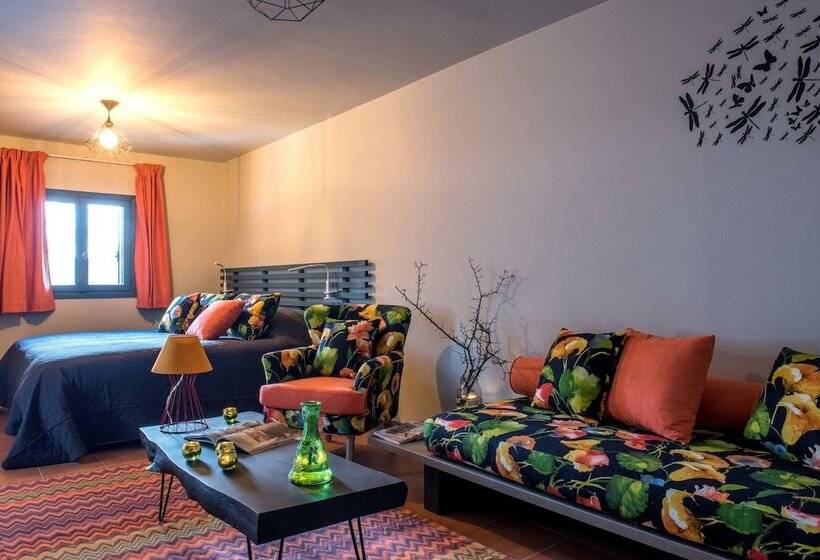 سوییت جونیور, La Maison Des Cèdres