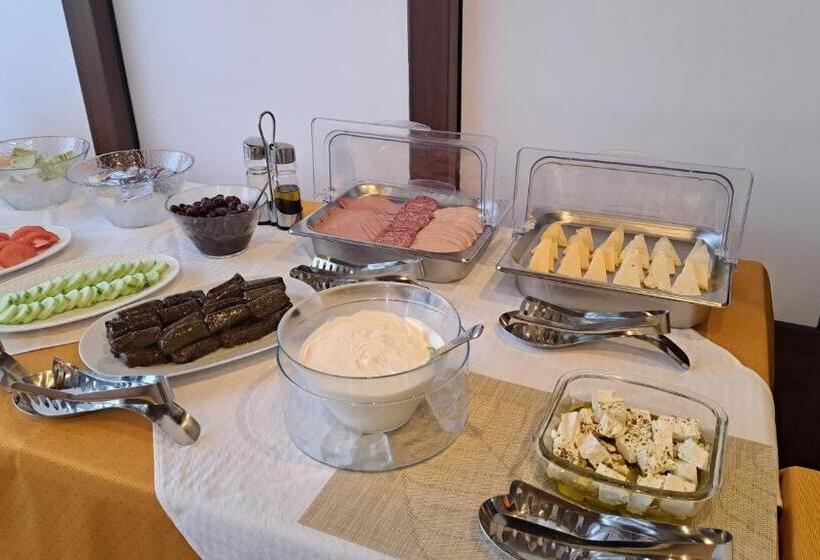 اتاق استاندارد چهار تخته, Archontiko Tzoumerkon