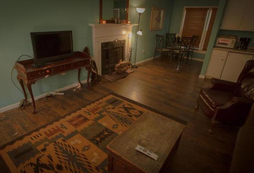 Family Suite, Village Studios