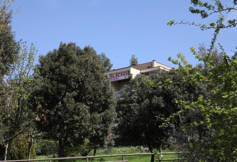 اتاق استاندارد سه نفره, Albergo Nyers