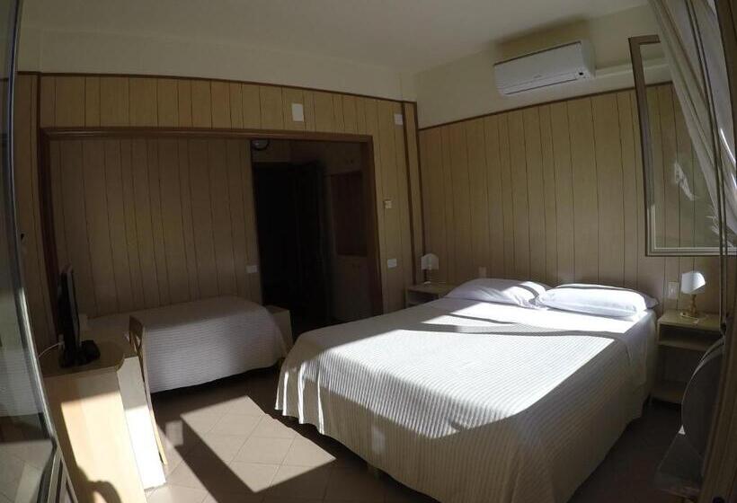 اتاق استاندارد سه نفره, Albergo Nyers