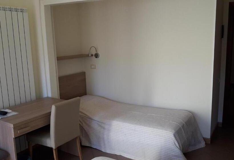 اتاق سوپریور سه تخته, Albergo Nyers