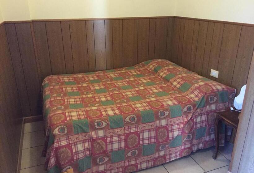 اتاق سوپریور چهار تخته, Albergo Nyers