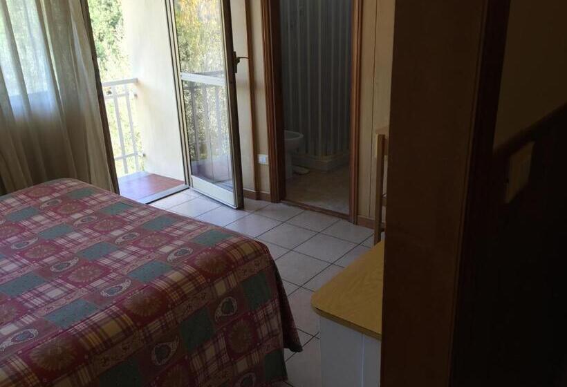 اتاق سوپریور چهار تخته, Albergo Nyers