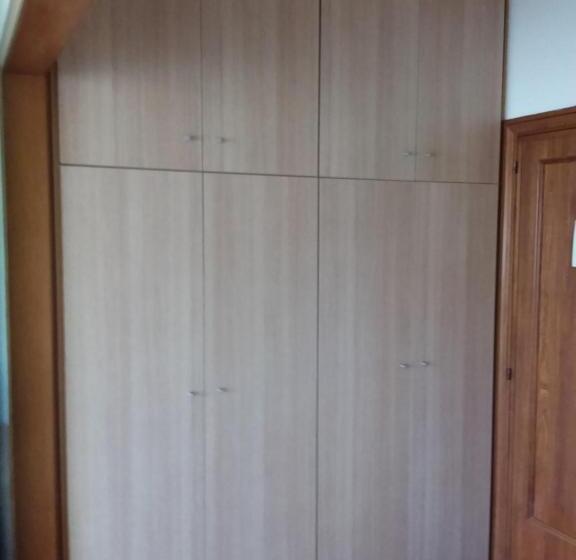 اتاق استاندارد سه نفره, Albergo Nyers