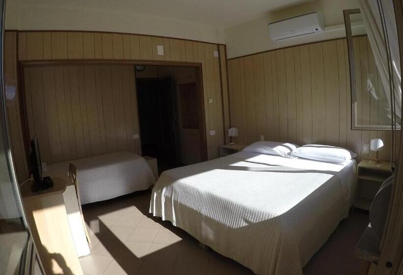 اتاق سوپریور سه تخته, Albergo Nyers