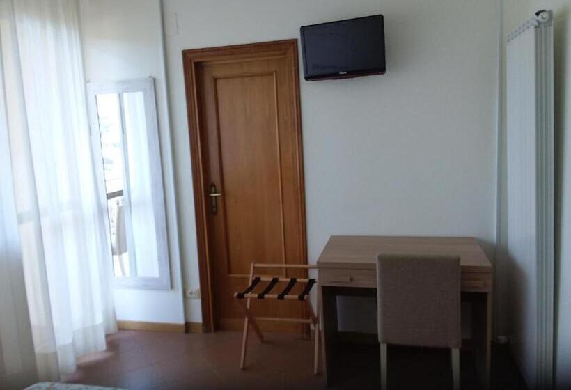 اتاق استاندارد سه نفره, Albergo Nyers