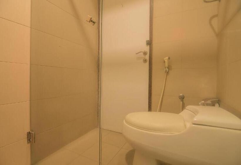 Полулюкс, Reddoorz Plus @ Cipaganti Street 3