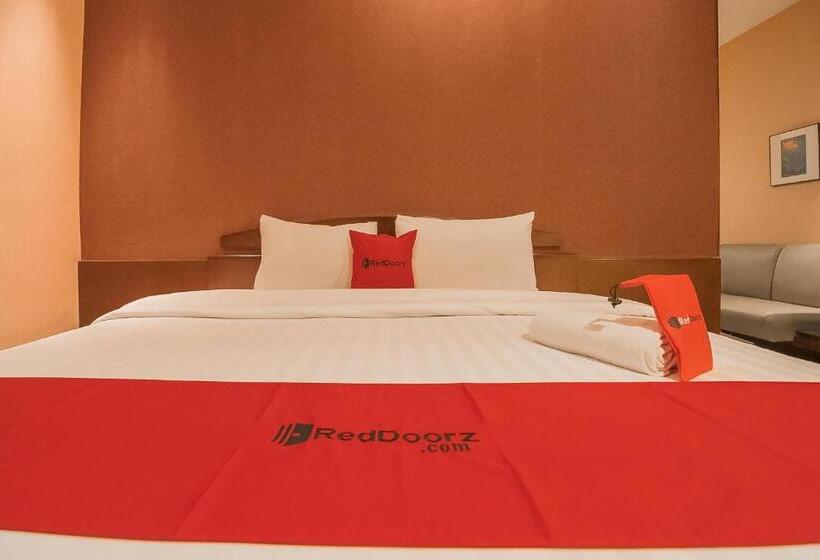 Полулюкс, Reddoorz Plus @ Cipaganti Street 3