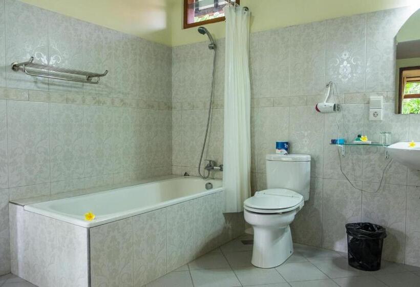 Номер Deluxe Вид на Сад, Taman Surgawi Resort & Spa