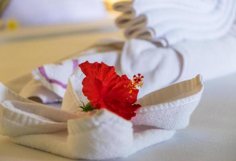 Номер Deluxe Вид на Сад, Taman Surgawi Resort & Spa