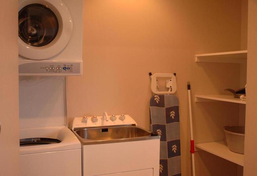 Апартаменты 3 Спальни, Shelby Motor Lodge