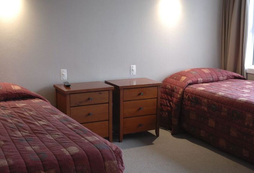 Апартаменты 3 Спальни, Shelby Motor Lodge