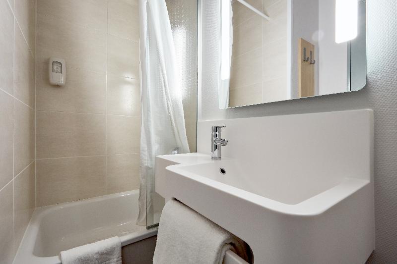 Четырехместный Номер Стандарт, B&b Hotel Avranches Baie Du Mont St Michel