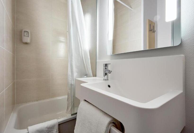 Четырехместный Номер Стандарт, B&b Hotel Avranches Baie Du Mont St Michel