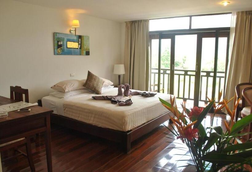 Family Suite, Silver Naga