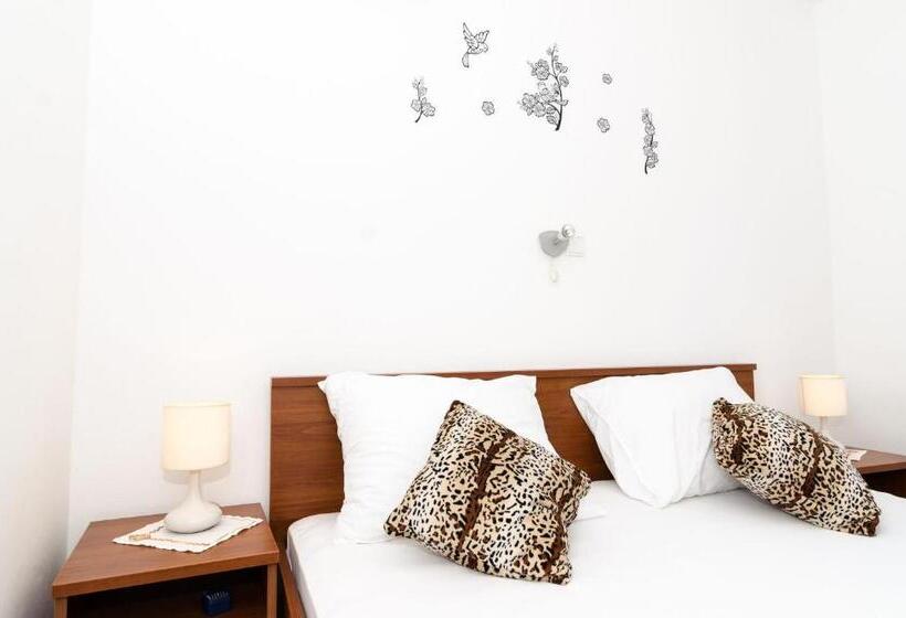 اتاق استاندارد با بالکن و چشم‌انداز دریا, Guest House Daniela