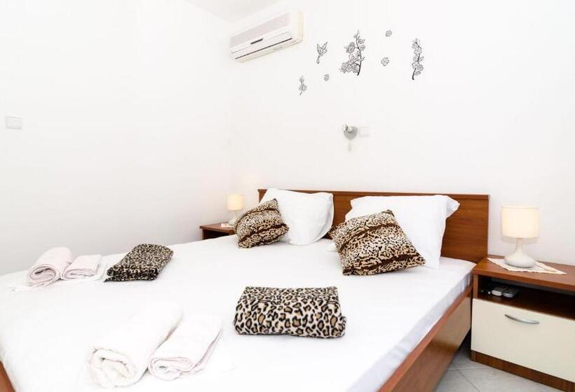 اتاق استاندارد با بالکن و چشم‌انداز دریا, Guest House Daniela