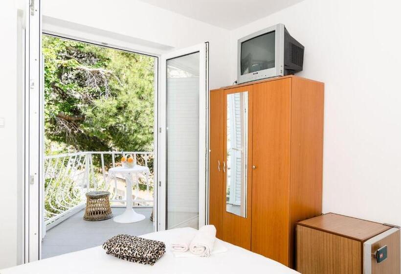 اتاق استاندارد با بالکن و چشم‌انداز دریا, Guest House Daniela