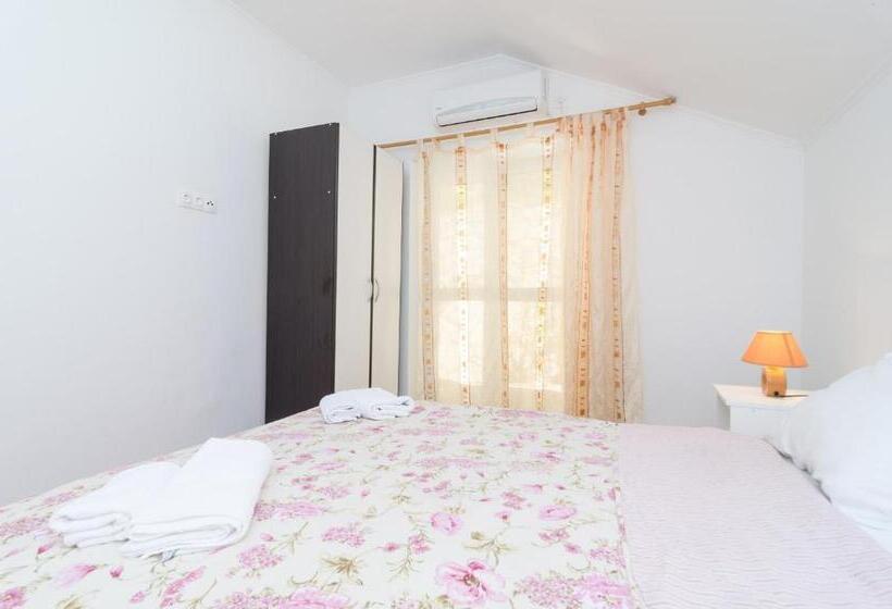 اتاق استاندارد با تراس و چشم‌انداز دریا, Guest House Daniela
