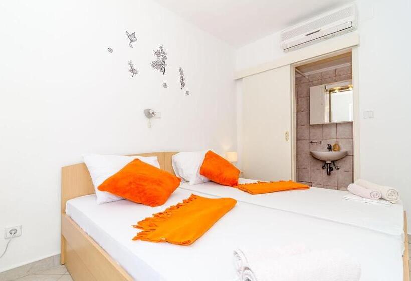 اتاق راحتی با چشم‌انداز دریا, Guest House Daniela
