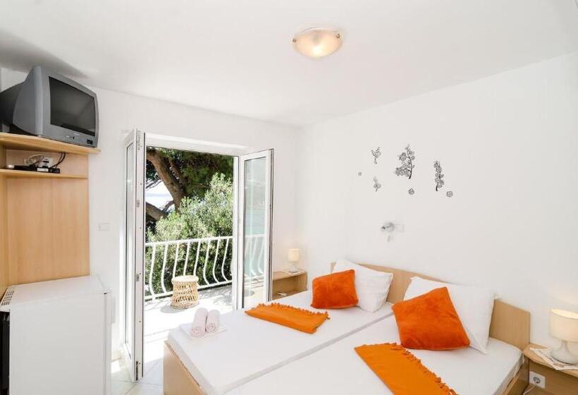 اتاق راحتی با چشم‌انداز دریا, Guest House Daniela
