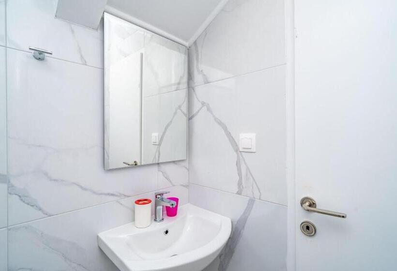 اتاق لوکس با چشم‌انداز دریا, Guest House Daniela