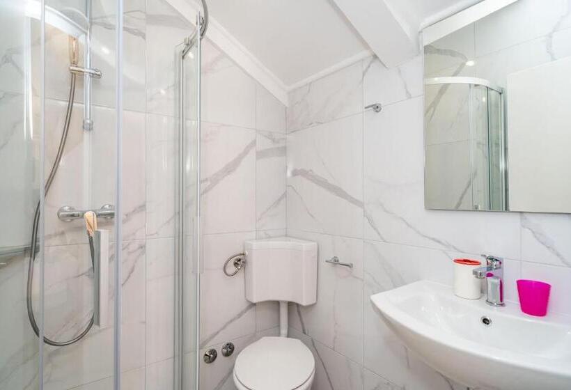 اتاق لوکس با چشم‌انداز دریا, Guest House Daniela