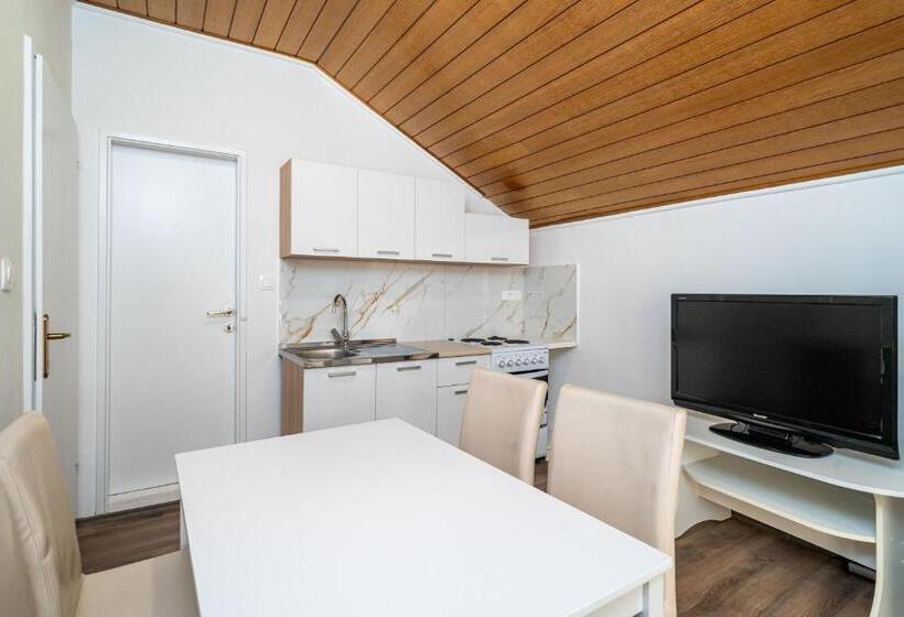 اتاق لوکس با چشم‌انداز دریا, Guest House Daniela