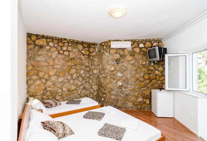 Triple Room Sea View, Guest House Daniela