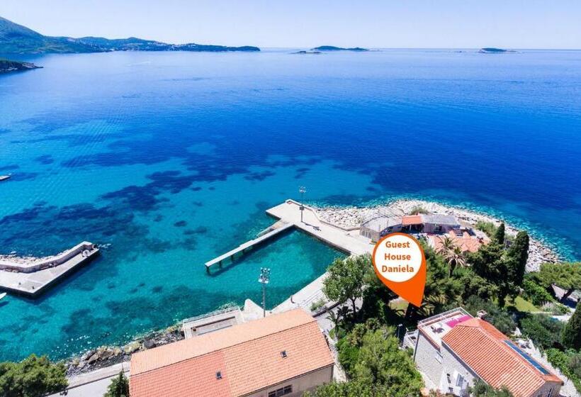 اتاق راحتی با چشم‌انداز دریا, Guest House Daniela