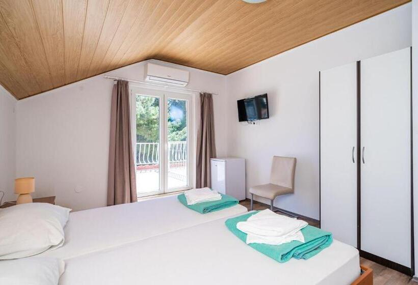 اتاق لوکس با چشم‌انداز دریا, Guest House Daniela