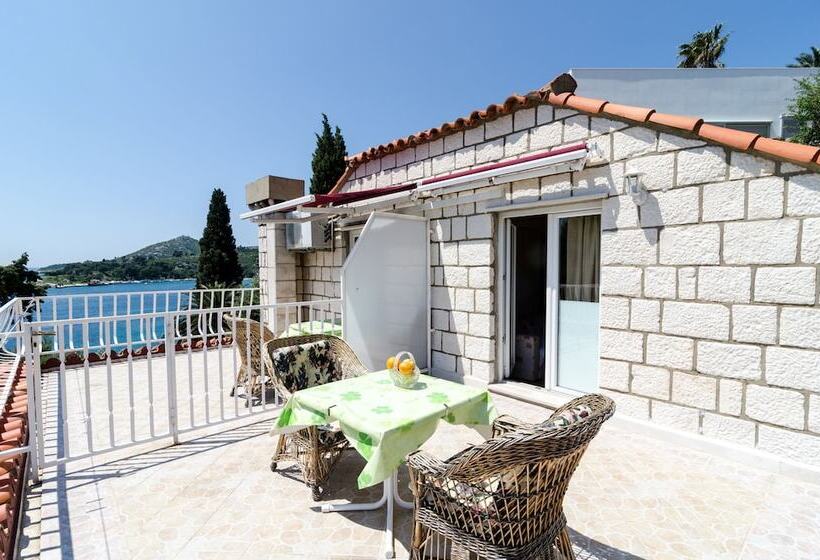 اتاق استاندارد با تراس و چشم‌انداز دریا, Guest House Daniela