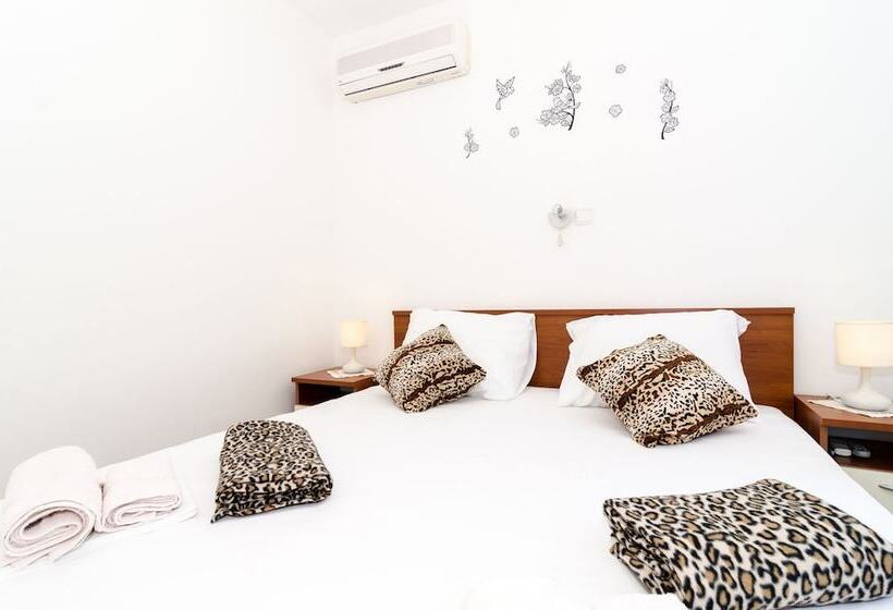 اتاق استاندارد با بالکن و چشم‌انداز دریا, Guest House Daniela
