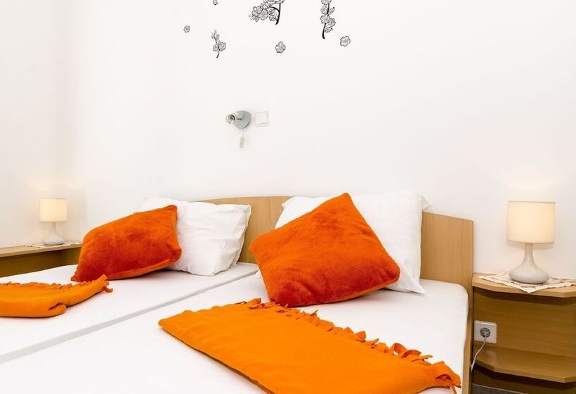 اتاق راحتی با چشم‌انداز دریا, Guest House Daniela