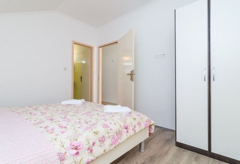 اتاق استاندارد با تراس و چشم‌انداز دریا, Guest House Daniela