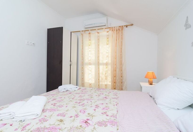 اتاق استاندارد با تراس و چشم‌انداز دریا, Guest House Daniela