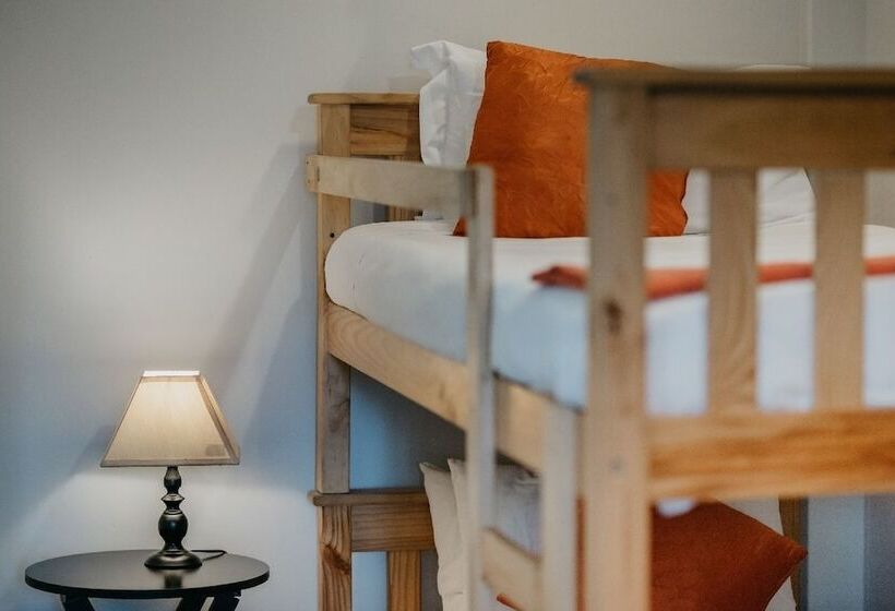 Семейный Номер, The Village Lodge