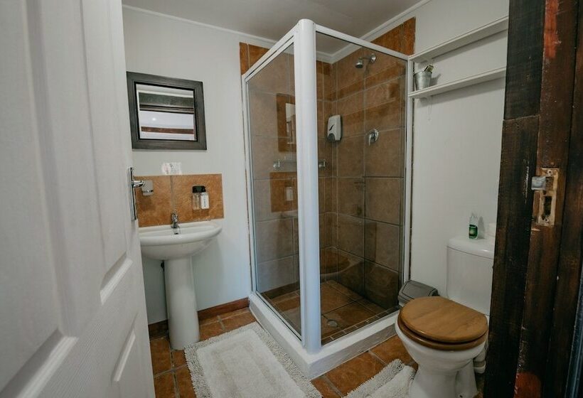 Семейный Номер, The Village Lodge