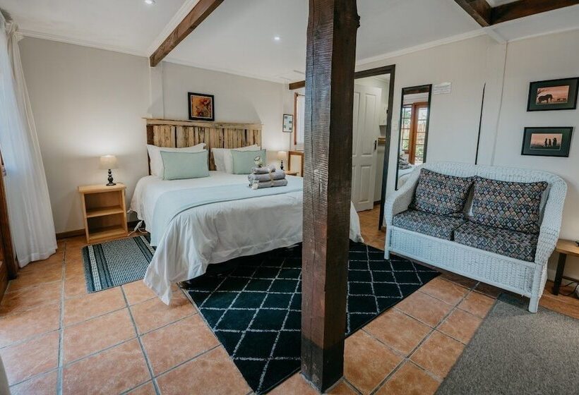 Семейный Номер, The Village Lodge