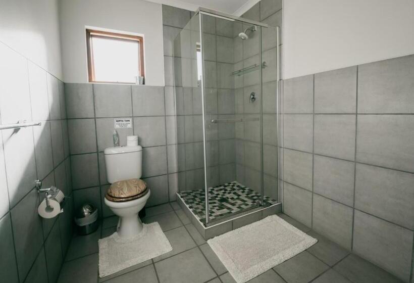 Семейный Номер Вид на Сад, The Village Lodge