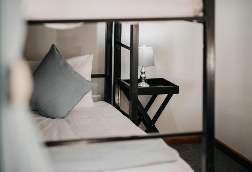 Семейный Номер Deluxe, The Village Lodge