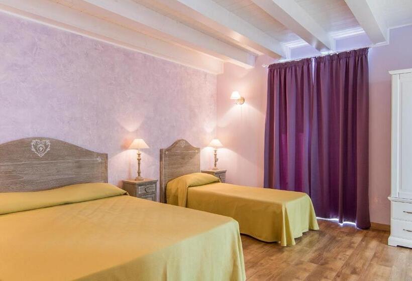 اتاق استاندارد سه تخته با بالکن, B&b Apollo
