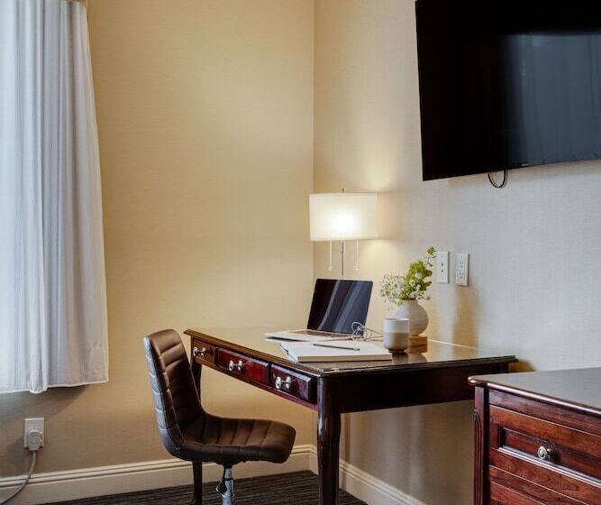Люкс, Ayres Hotel & Spa Mission Viejo   Lake Forest