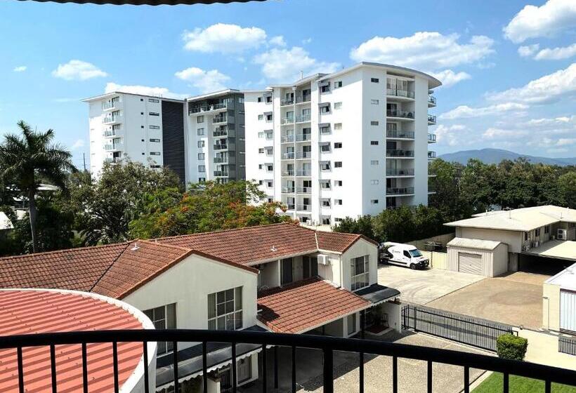 3 베드룸 이그제큐티브 아파트, City Ville Apartments And Motel
