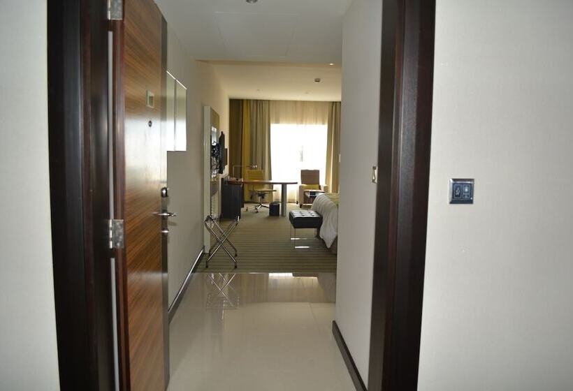 اتاق سوپریور با چشم‌انداز استخر, Radisson Blu Resort Jizan