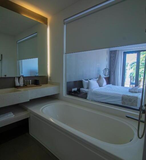 اتاق سوپریور با چشم‌انداز دریا, Ren Resort