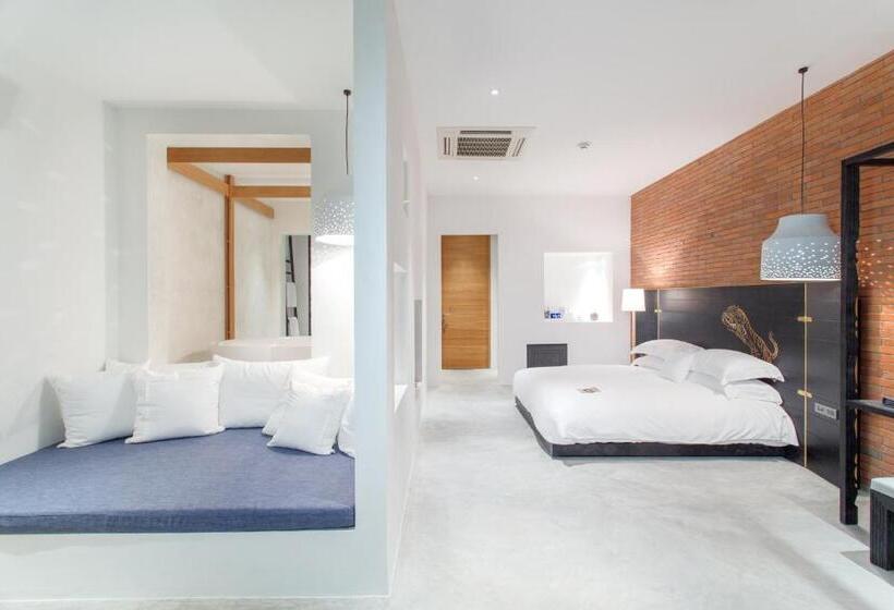 Deluxe room with river view, Sala Ayutthaya