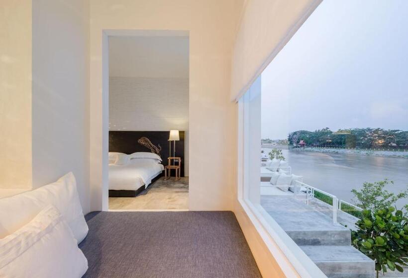 Deluxe room with river view, Sala Ayutthaya